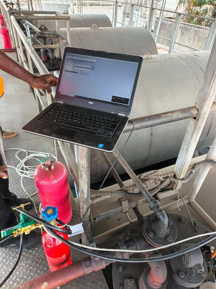 Instrumented pressure and leak detection test running on a bulk storage tank